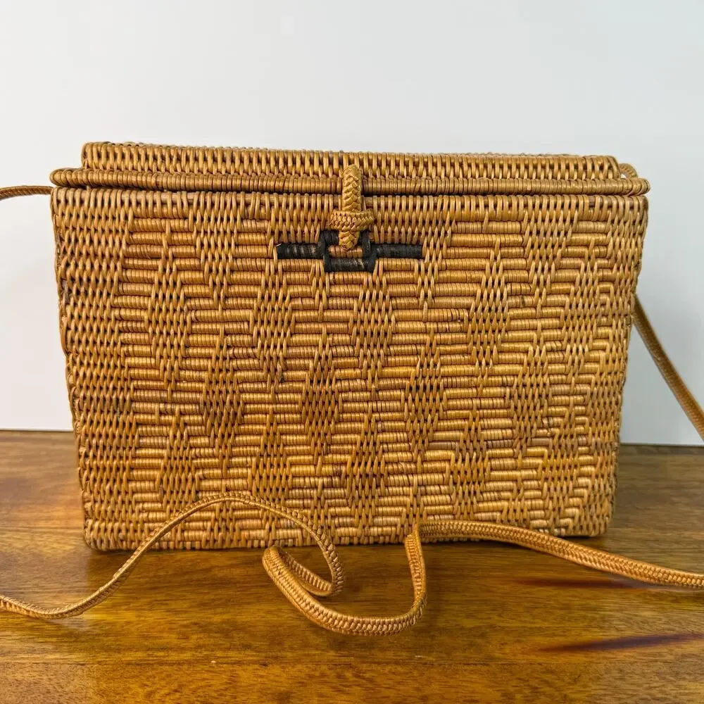 Vintage Woven Straw Grass Hawaiian Purse Crossbody